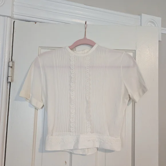 Elegant Vintage White Lace Trimmed Women's Top - Picture 2 of 9